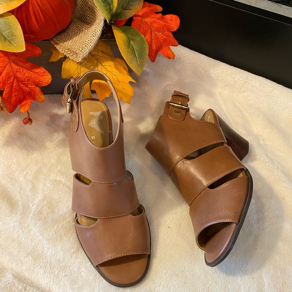 Tommy Hilfiger women’s heels Sandals - Picture 1 of 5